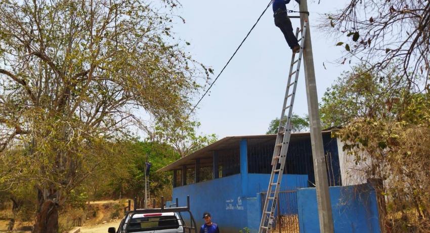 Gobierno de Jorge Sánchez Allec beneficia a comunidades serranas con programa Zihua Brilla
