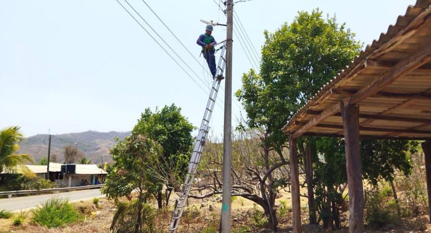 Gobierno de Jorge Sánchez Allec beneficia a comunidades serranas con programa Zihua Brilla