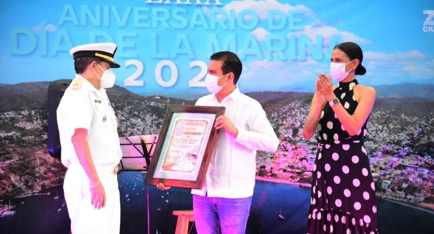 Presidente Municipal junto a Autoridades Navales dan inicio a un Aniversario más del Día de la Marina.