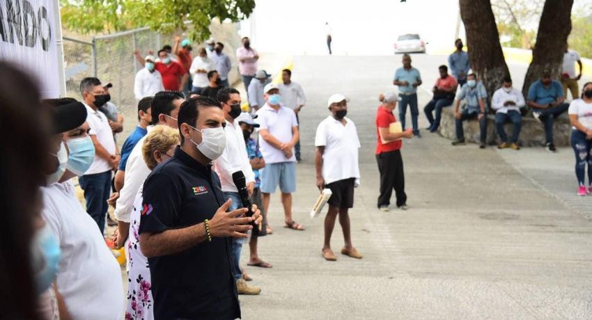 Presidente Jorge Sánchez Allec entrega dignificado acceso principal a colonia La Esperanza