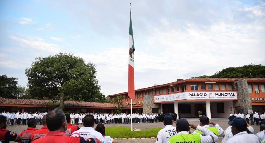 Alcalde Jorge Sánchez Allec encabeza ceremonia cívica de Honores a la Bandera