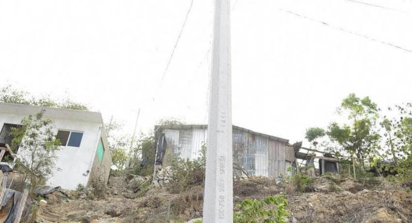 Presidente Jorge Sánchez Allec entrega nuevas electrificaciones que benefician a dos colonias