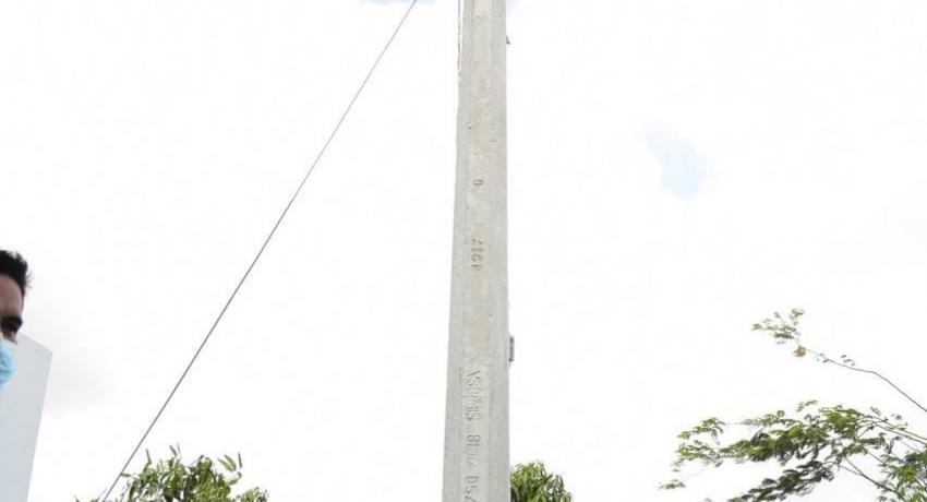 Presidente Jorge Sánchez Allec entrega nuevas electrificaciones que benefician a dos colonias