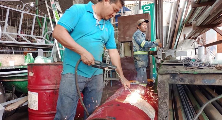 Gobierno de Zihuatanejo continúa con la colocación  de contenedores de basura 