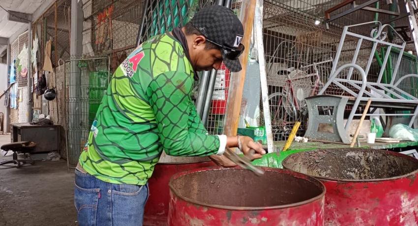 Gobierno de Zihuatanejo continúa con la colocación  de contenedores de basura 