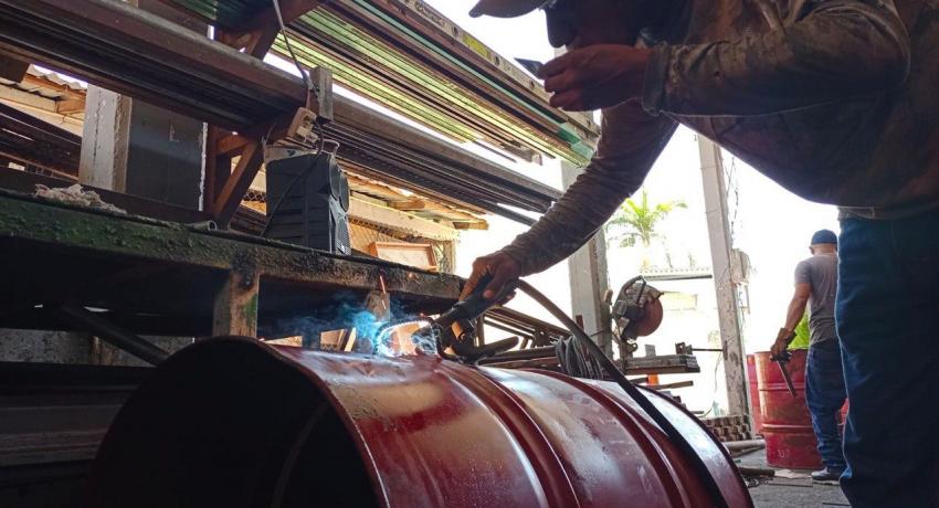 Gobierno de Zihuatanejo continúa con la colocación  de contenedores de basura 