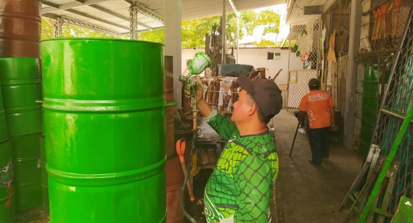 Gobierno de Zihuatanejo continúa con la colocación  de contenedores de basura 