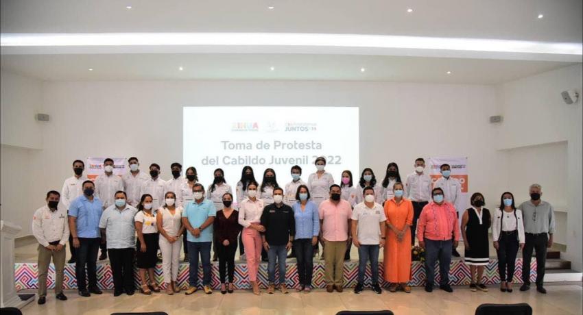 Presidente Jorge Sánchez Allec toma protesta a integrantes del Cabildo Juvenil 2022
