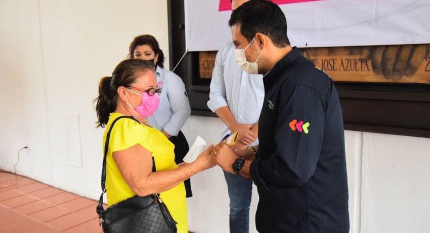 DIF Zihuatanejo entrega lentes graduados de forma gratuita.