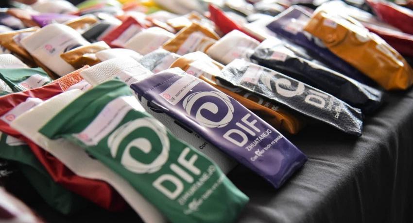 DIF Zihuatanejo entrega lentes graduados de forma gratuita.