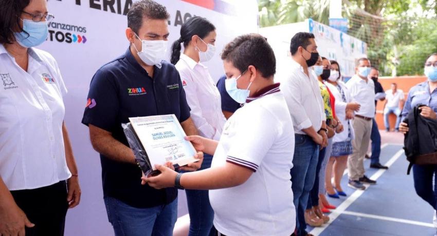 Alcalde Jorge Sánchez Allec encabeza premiación a ganadores de evento Rally del Agua