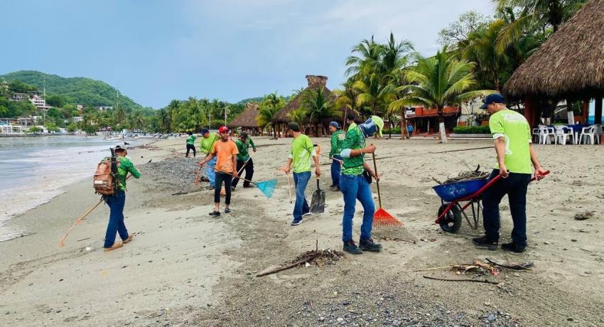 Por paso de lluvia, Gobierno de Zihuatanejo atiende de manera inmediata limpieza de la ciudad
