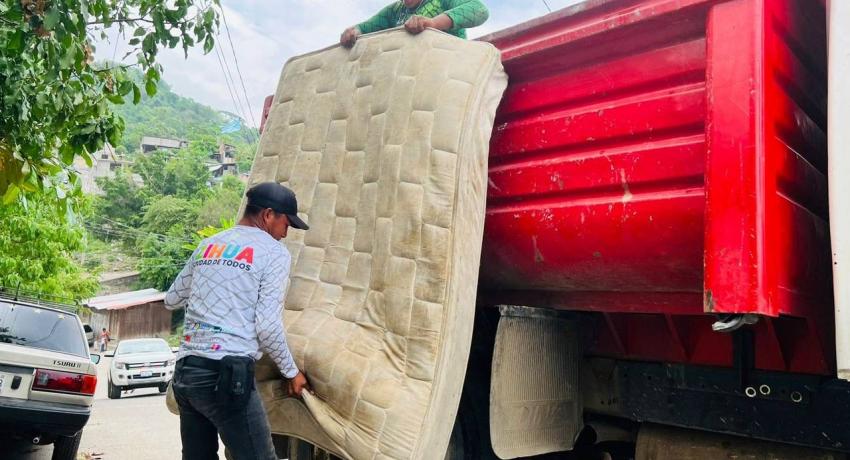 Gobierno de Zihuatanejo atiende colonias y comunidades con campaña de Descacharrización