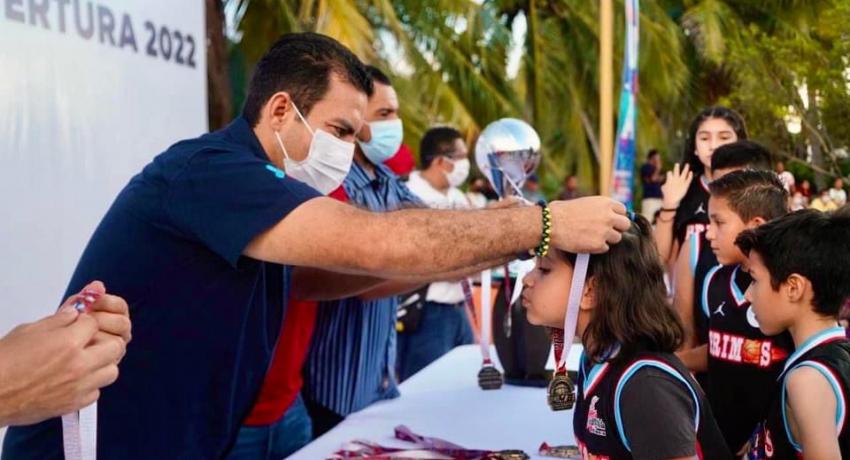 Presidente Jorge Sánchez asistió a premiación de finales de Torneo de Basquetbol municipal  