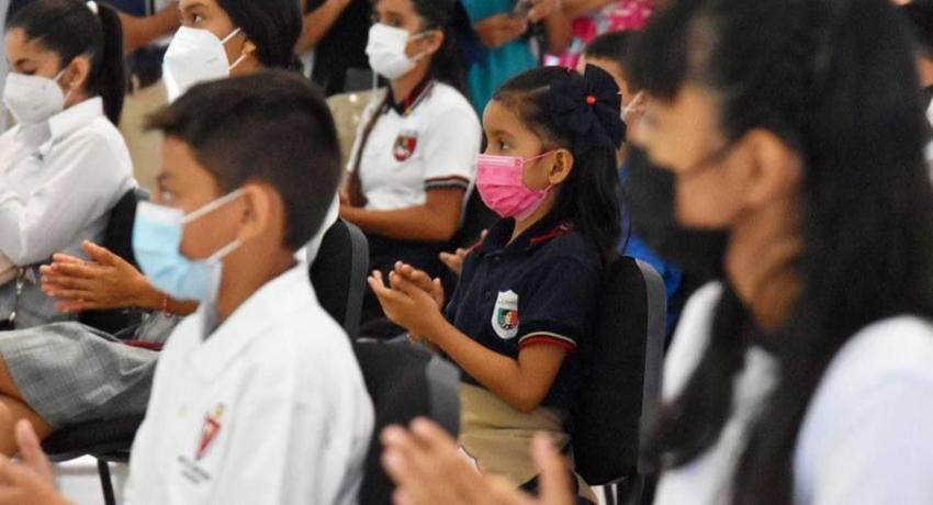 Gobierno de alcalde Jorge Sánchez Allec premia excelencia académica de 91 alumnos