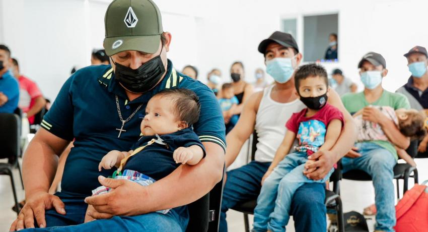 Gobierno de Zihuatanejo beneficia a más niños con registros de nacimiento gratuitos