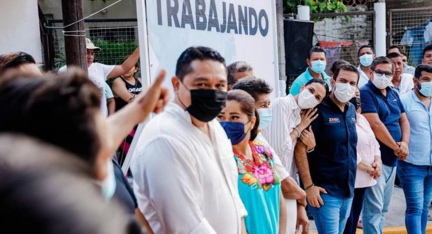 Presidente Jorge Sánchez Allec entrega calle pavimentada en la colonia 12 de marzo