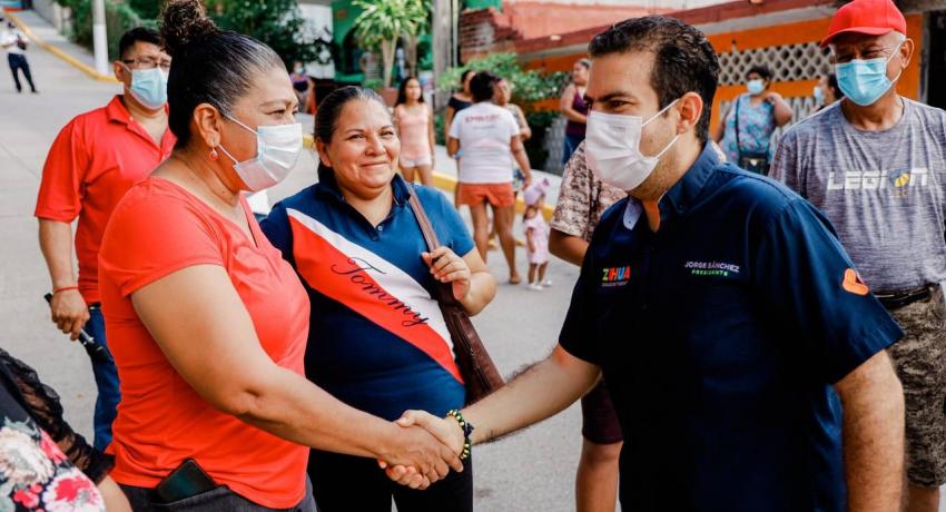 Presidente Jorge Sánchez Allec entrega calle pavimentada en la colonia 12 de marzo