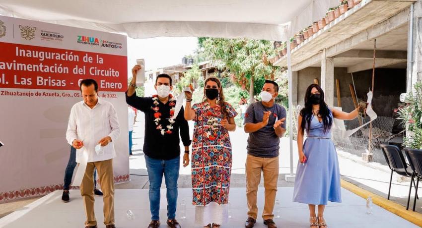 Evelyn Salgado Pineda y Jorge Sánchez Allec inauguran el circuito vial Brisas-6 de Enero  La gobernadora Evelyn Salgado Pineda y el presidente Jorge Sánchez Allec encabezaron el viernes de la semana pasada la inauguración del circuito vial que conecta a las colonias Brisas del Mar y 6 de Enero, una obra de infraestructura que tiene historia en la zona poniente de Zihuatanejo, toda vez que su ejecución se inició con dificultades y para concluir el proyecto fue necesaria una mezcla de recursos de los gobierno