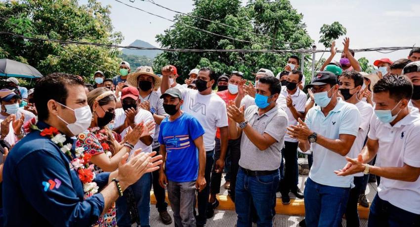 Evelyn Salgado Pineda y Jorge Sánchez Allec inauguran el circuito vial Brisas-6 de Enero  La gobernadora Evelyn Salgado Pineda y el presidente Jorge Sánchez Allec encabezaron el viernes de la semana pasada la inauguración del circuito vial que conecta a las colonias Brisas del Mar y 6 de Enero, una obra de infraestructura que tiene historia en la zona poniente de Zihuatanejo, toda vez que su ejecución se inició con dificultades y para concluir el proyecto fue necesaria una mezcla de recursos de los gobierno