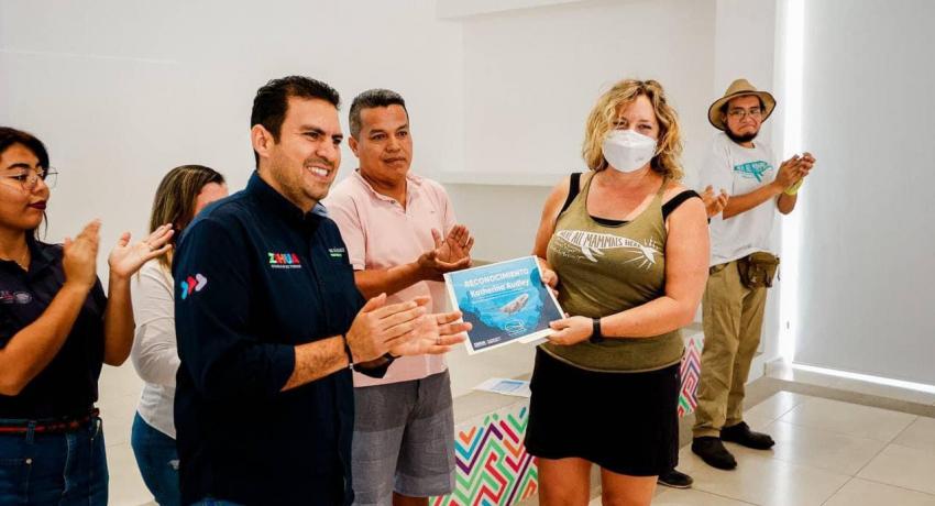 Presidente Jorge Sánchez Allec inaugura curso taller sobre avistamiento de ballenas