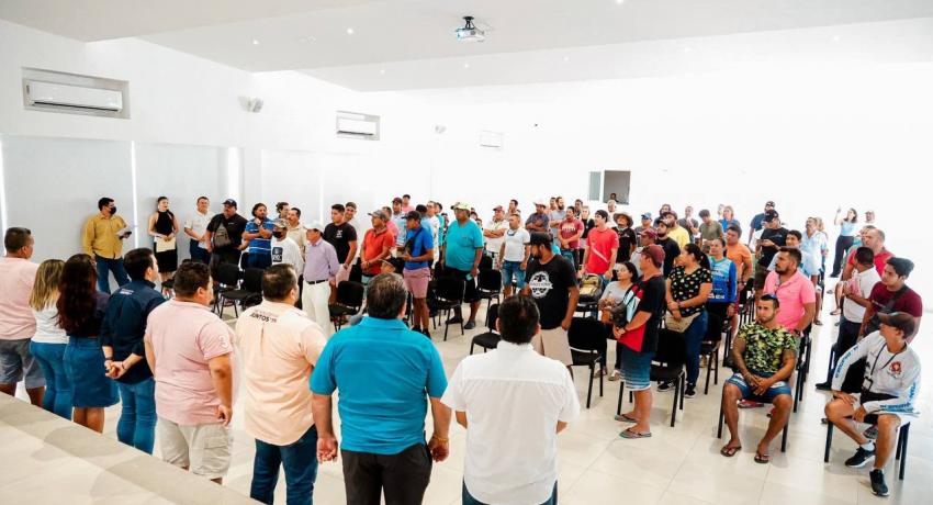 Presidente Jorge Sánchez Allec inaugura curso taller sobre avistamiento de ballenas