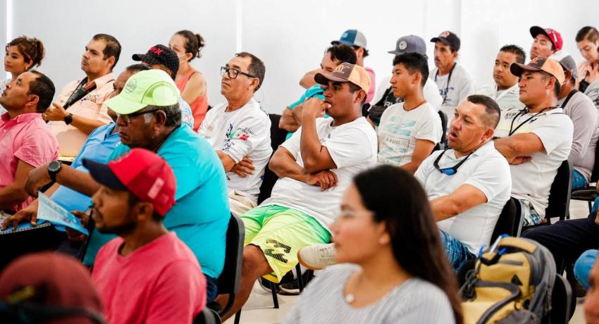 Presidente Jorge Sánchez Allec inaugura curso taller sobre avistamiento de ballenas