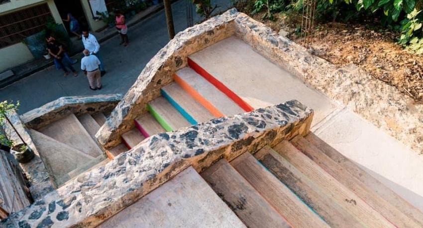 Alcalde Jorge Sánchez Allec entrega andadores construidos en colonia Salvador Espino.