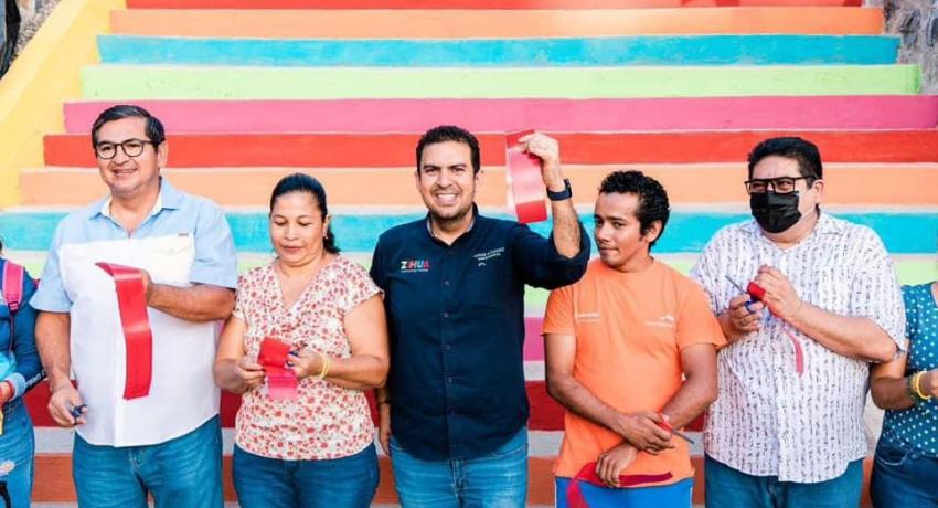 Alcalde Jorge Sánchez Allec entrega andadores construidos en colonia Salvador Espino.