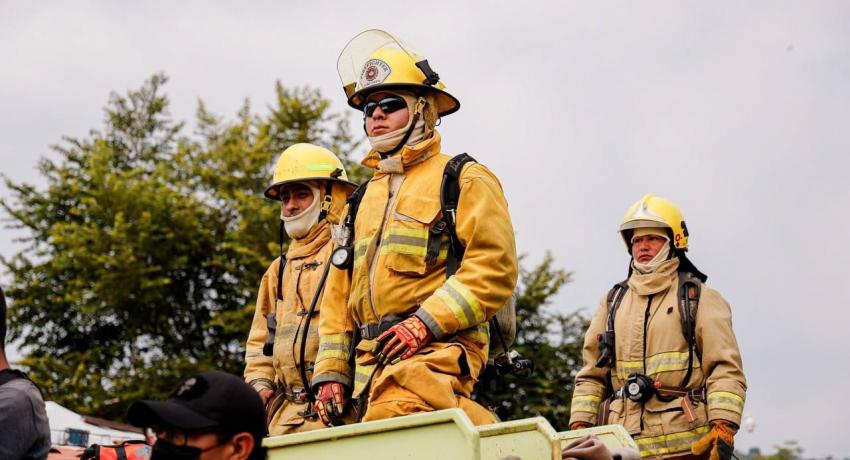 Gobierno de Zihuatanejo organiza desfile de la Revolución de gran participación y lucimiento