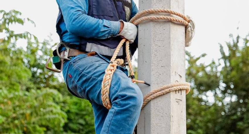 Jorge Sánchez Allec arranca red de electrificación en colonia Loma Colorada de San José Ixtapa.