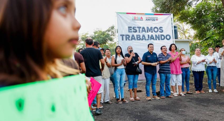 Jorge Sánchez Allec arranca red de electrificación en colonia Loma Colorada de San José Ixtapa.