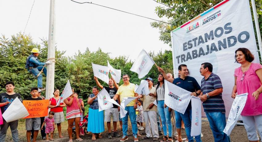 Jorge Sánchez Allec arranca red de electrificación en colonia Loma Colorada de San José Ixtapa.