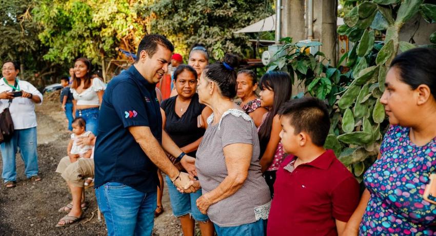 Jorge Sánchez Allec arranca red de electrificación en colonia Loma Colorada de San José Ixtapa.