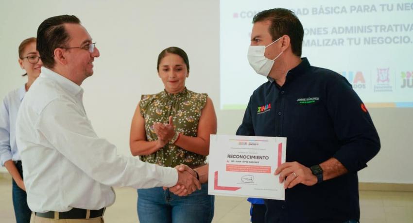 Gobierno de Zihuatanejo impulsa la capacitación para empresarios y emprendedores.