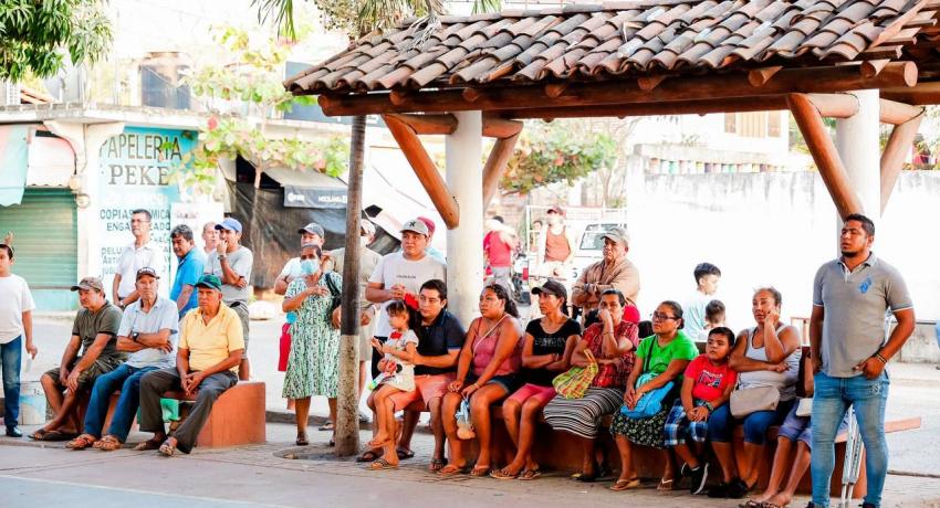 Presidente Jorge Sánchez Allec da inicio a pavimentación de calle Centro de Salud de Los Achotes.
