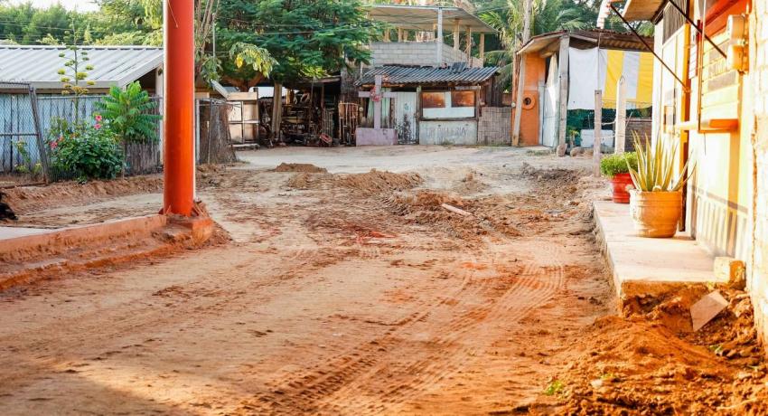 Presidente Jorge Sánchez Allec da inicio a pavimentación de calle Centro de Salud de Los Achotes.