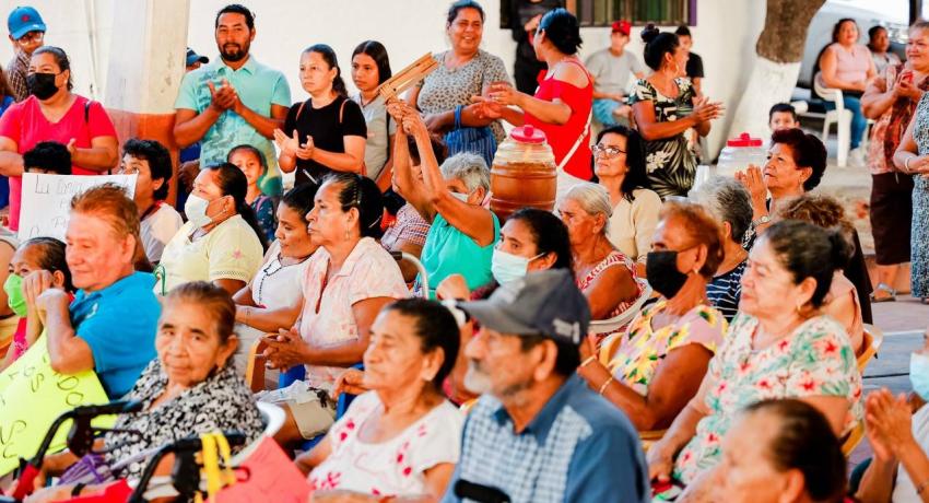 Presidente Jorge Sánchez Allec da inicio a pavimentación de calle Centro de Salud de Los Achotes.