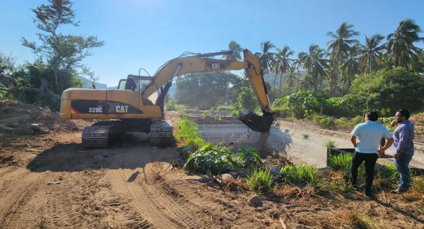CAPAZ realiza mantenimiento a sistema de saneamiento de La Salitrera.