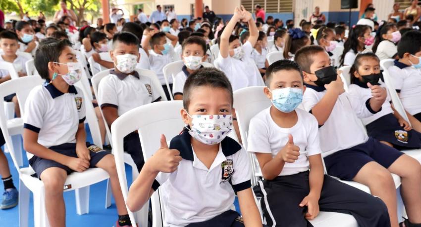 Presidente Jorge Sánchez Allec inaugura cancha rehabilitada en escuela primaria Insurgentes