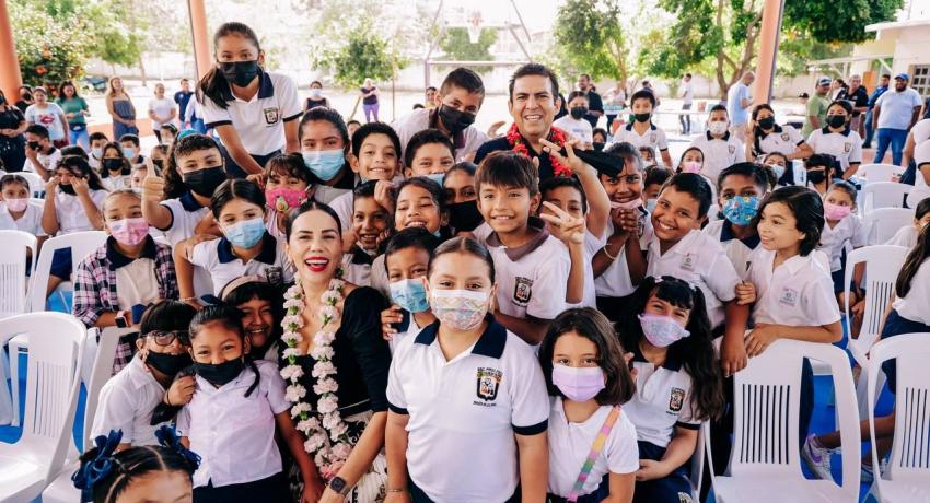 Presidente Jorge Sánchez Allec inaugura cancha rehabilitada en escuela primaria Insurgentes