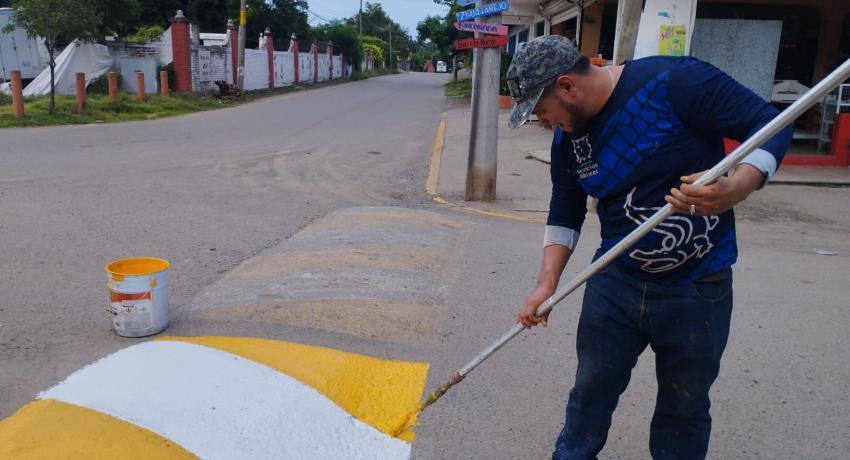 Servicios Públicos mantiene a Zihua al 100 con remozamiento en espacios recreativos y vialidades