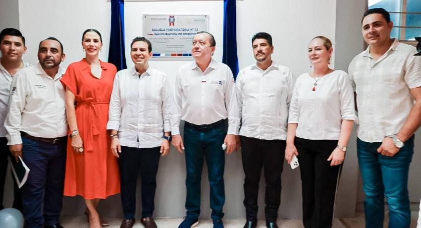 Rector de la UAGro Javier Saldaña y alcalde Jorge Sánchez inauguran obra en Escuela Superior de Turismo y Preparatoria 13