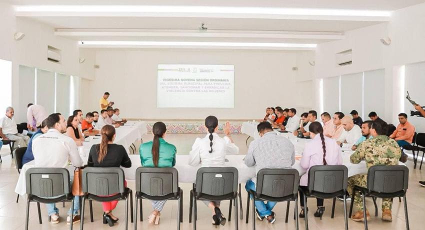 Lizette Tapia Castro reconoce resultados de programas municipales dirigidos al sector juvenil