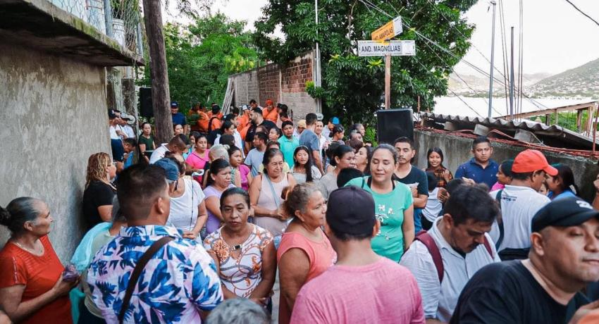 Presidente Jorge Sánchez Allec acude a colonia Primer Paso Cardenista para arrancar construcción de andador