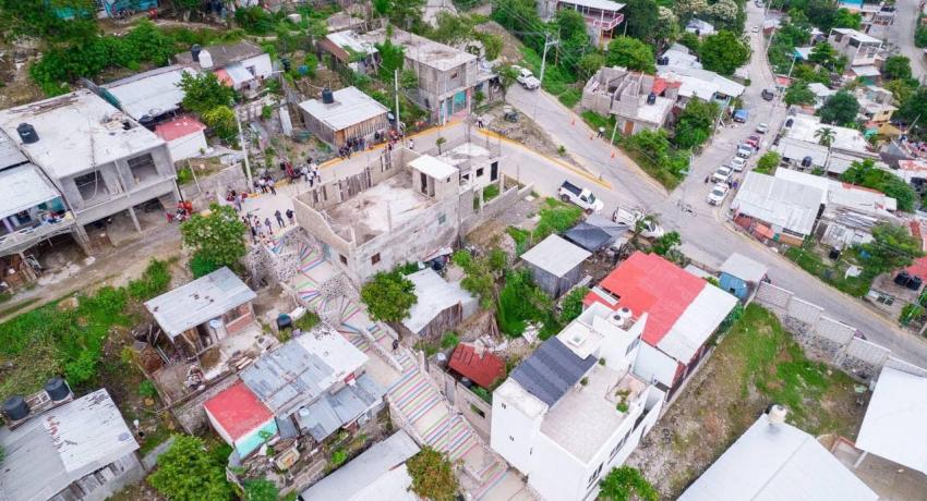 Gobierno de Jorge Sánchez Allec impulsa avance en la colonia  Convergencia con nuevo andador