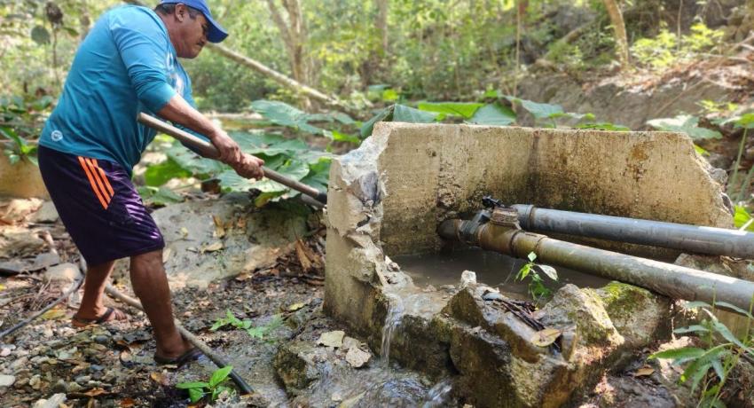 Gobierno de Zihuatanejo rehabilita sistema hidráulico en la comunidad de El Calabazalito