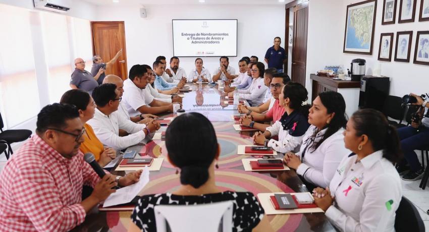 Se entregan nombramientos a titulares de diferentes áreas del Gobierno de Zihuatanejo