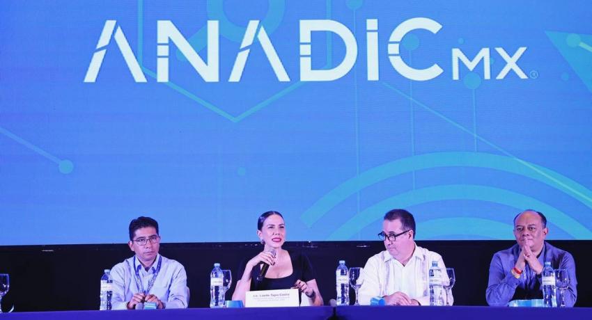 Presidenta Lizette Tapia Casto da la bienvenida a 260 empresarios reunidos en Ixtapa.