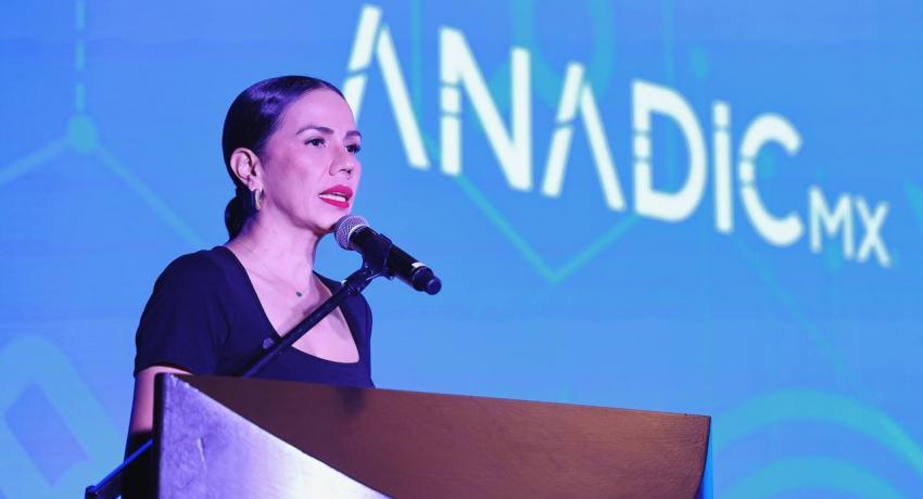 Presidenta Lizette Tapia Casto da la bienvenida a 260 empresarios reunidos en Ixtapa.